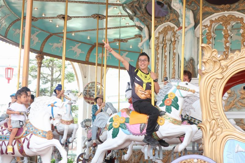 Ân Nhân Nơi Đất Khách